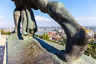 沉浸式第三人称开放世界RPG《灰雨钢锋》Steam页面上线 支持简体中文